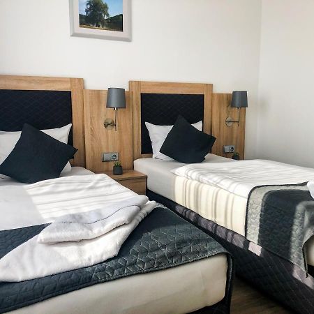 Hotel Bobr Хомутов Екстер'єр фото