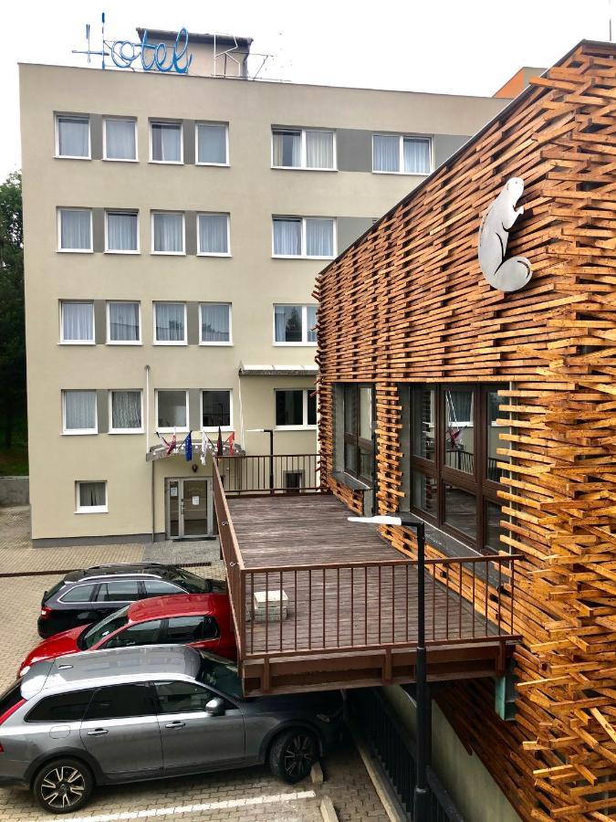 Hotel Bobr Хомутов Екстер'єр фото