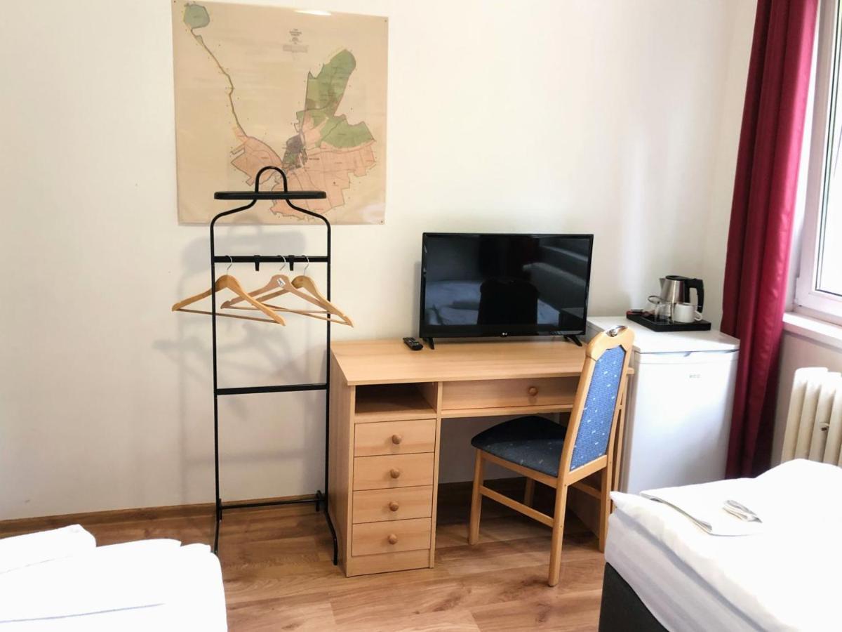 Hotel Bobr Хомутов Екстер'єр фото