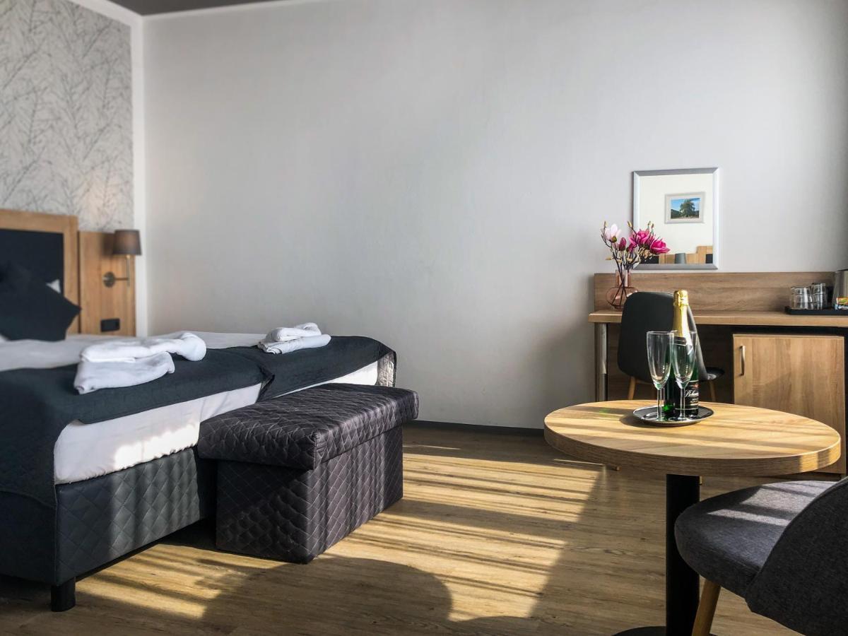 Hotel Bobr Хомутов Екстер'єр фото