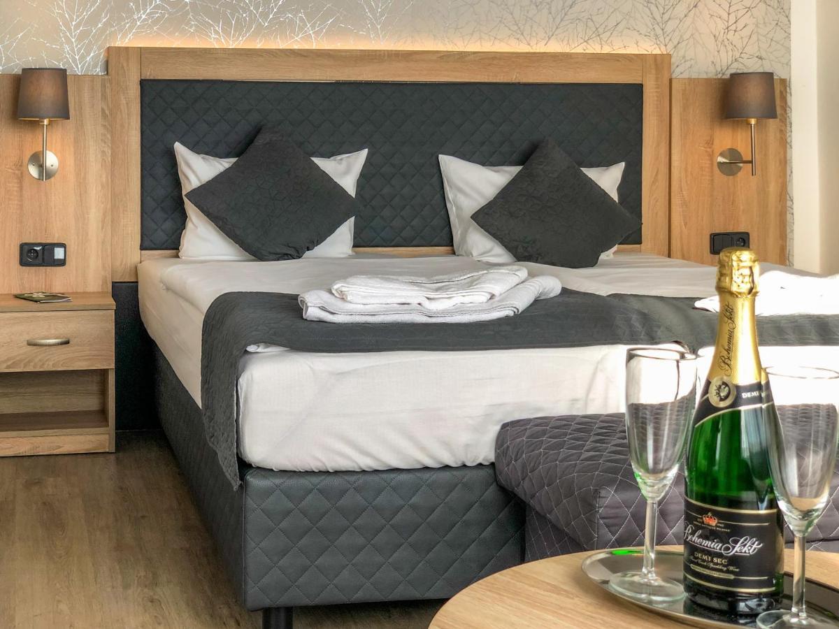 Hotel Bobr Хомутов Екстер'єр фото