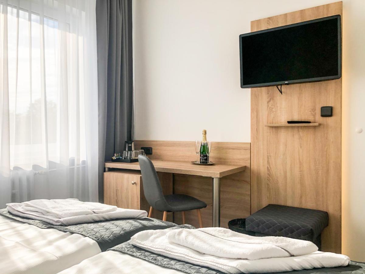 Hotel Bobr Хомутов Екстер'єр фото