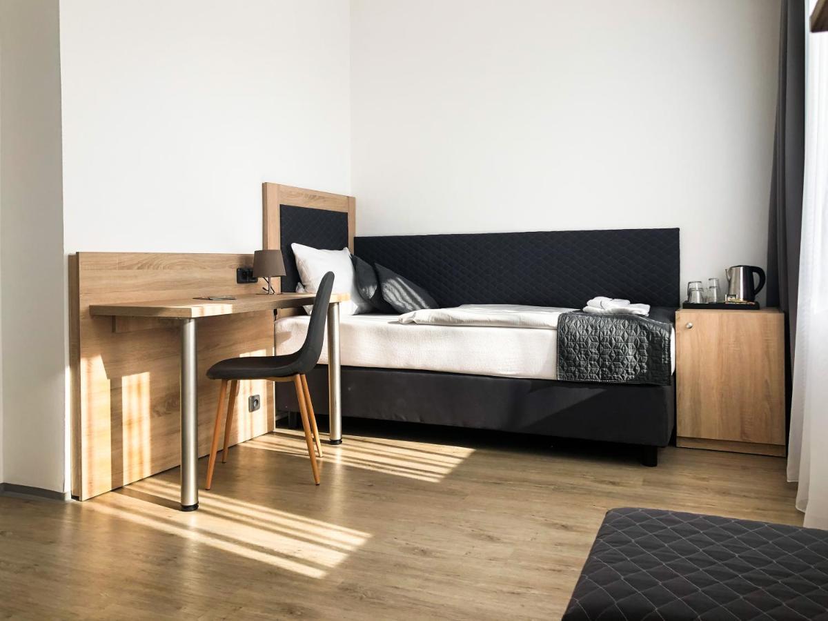Hotel Bobr Хомутов Екстер'єр фото