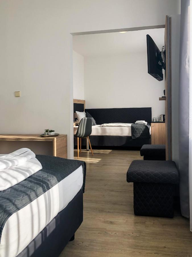 Hotel Bobr Хомутов Екстер'єр фото