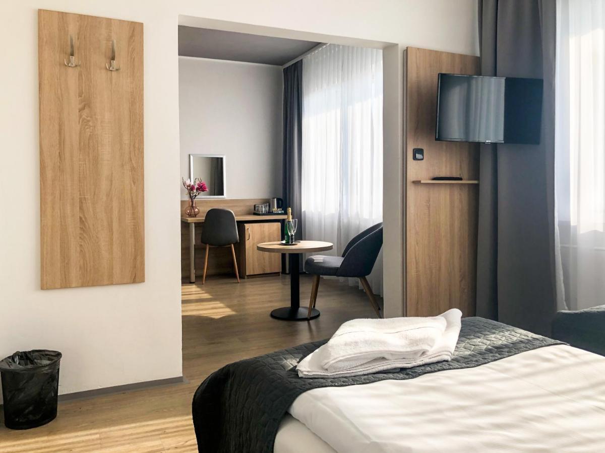 Hotel Bobr Хомутов Екстер'єр фото