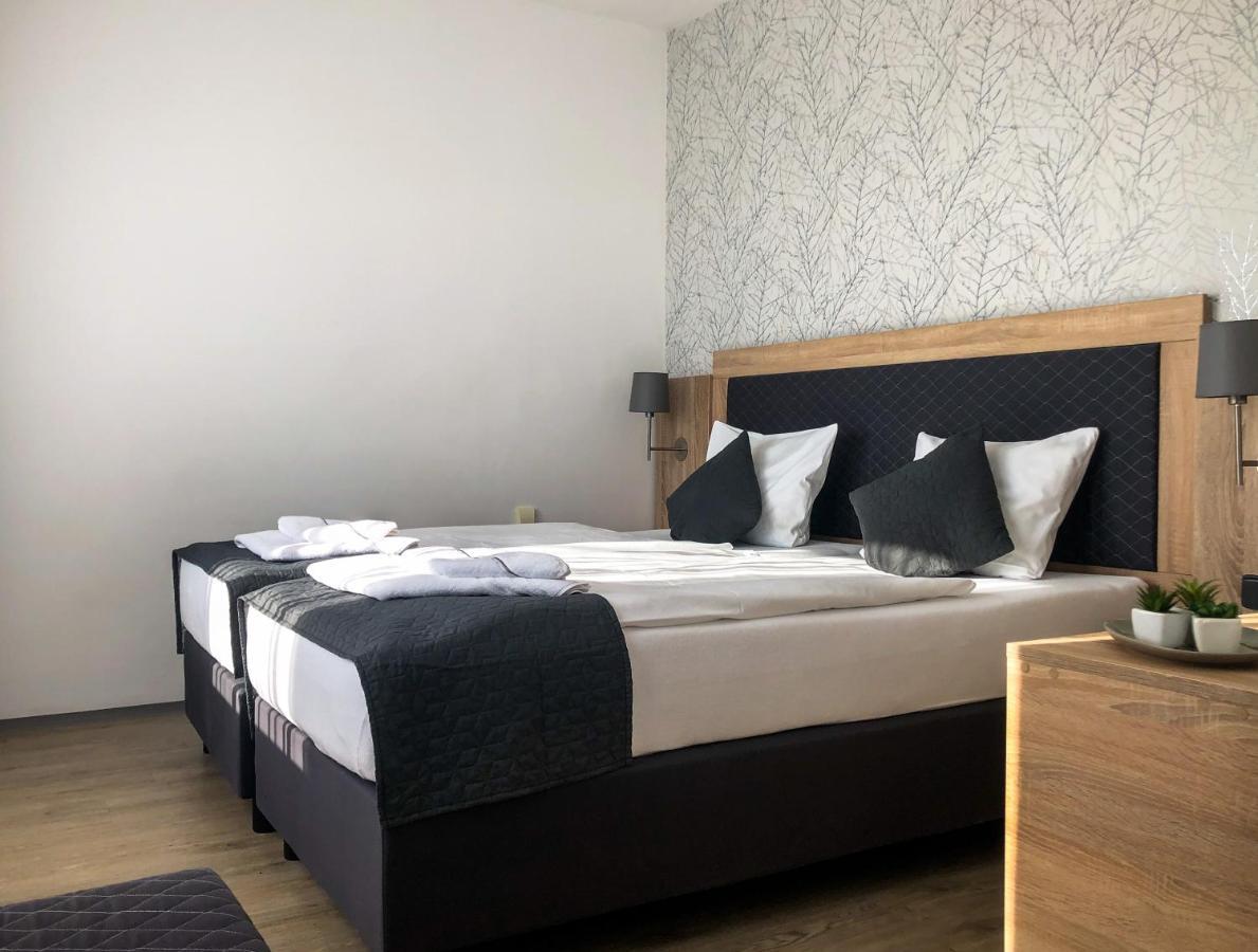 Hotel Bobr Хомутов Екстер'єр фото