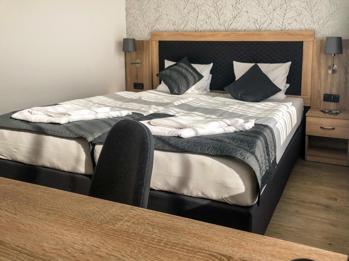 Hotel Bobr Хомутов Екстер'єр фото