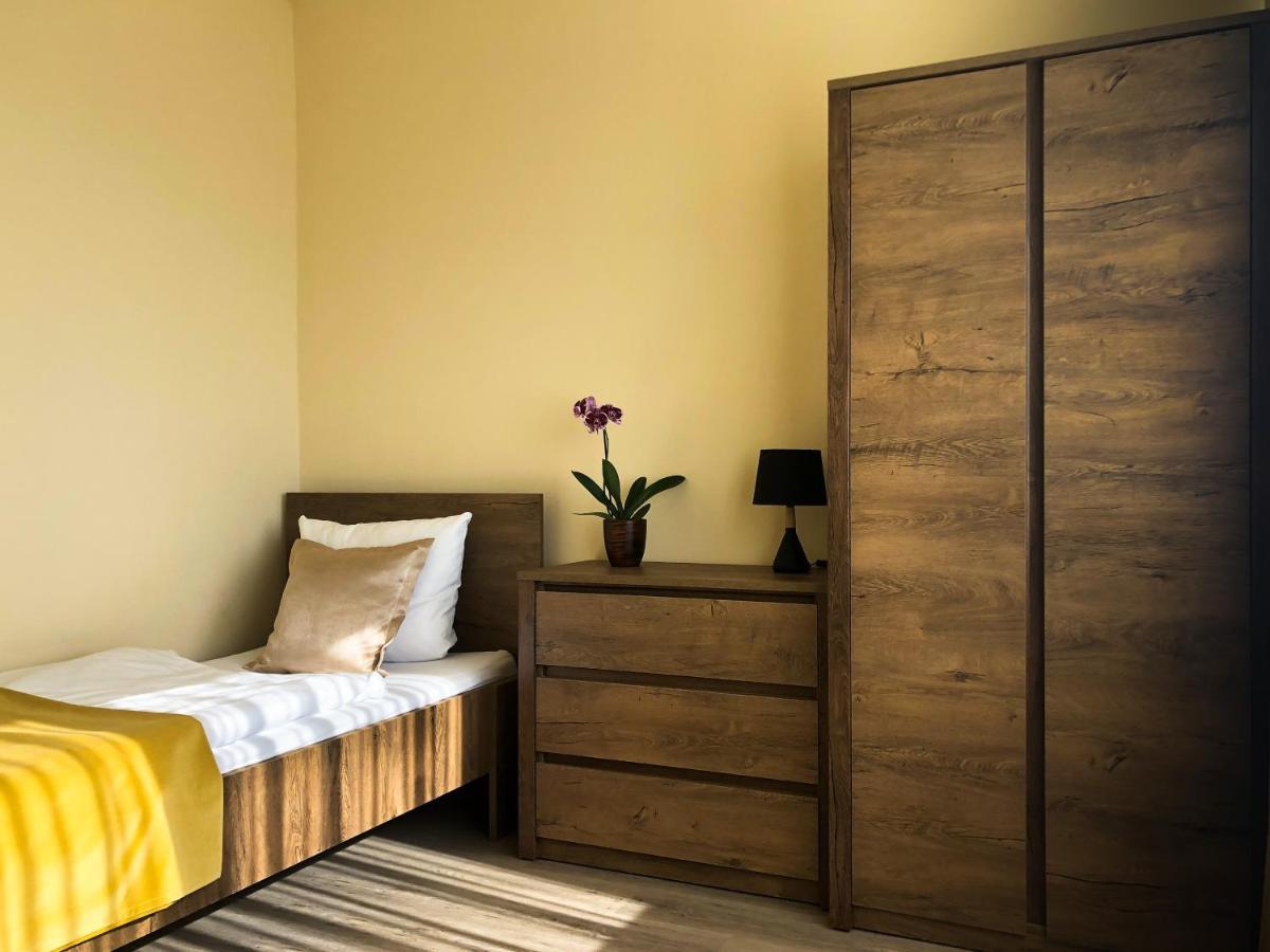 Hotel Bobr Хомутов Екстер'єр фото