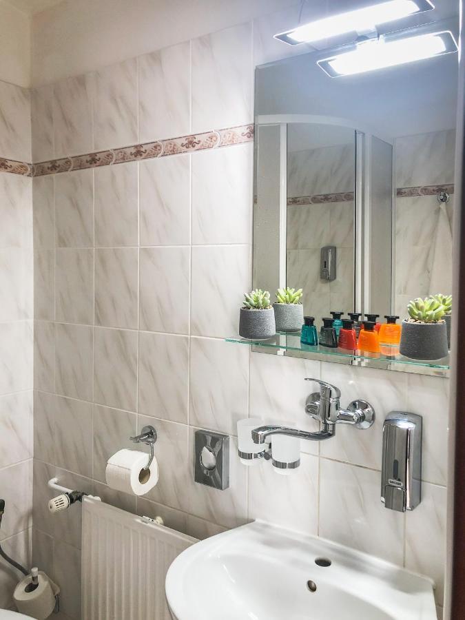 Hotel Bobr Хомутов Екстер'єр фото