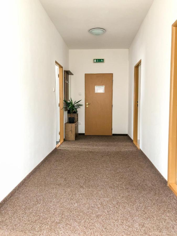 Hotel Bobr Хомутов Екстер'єр фото