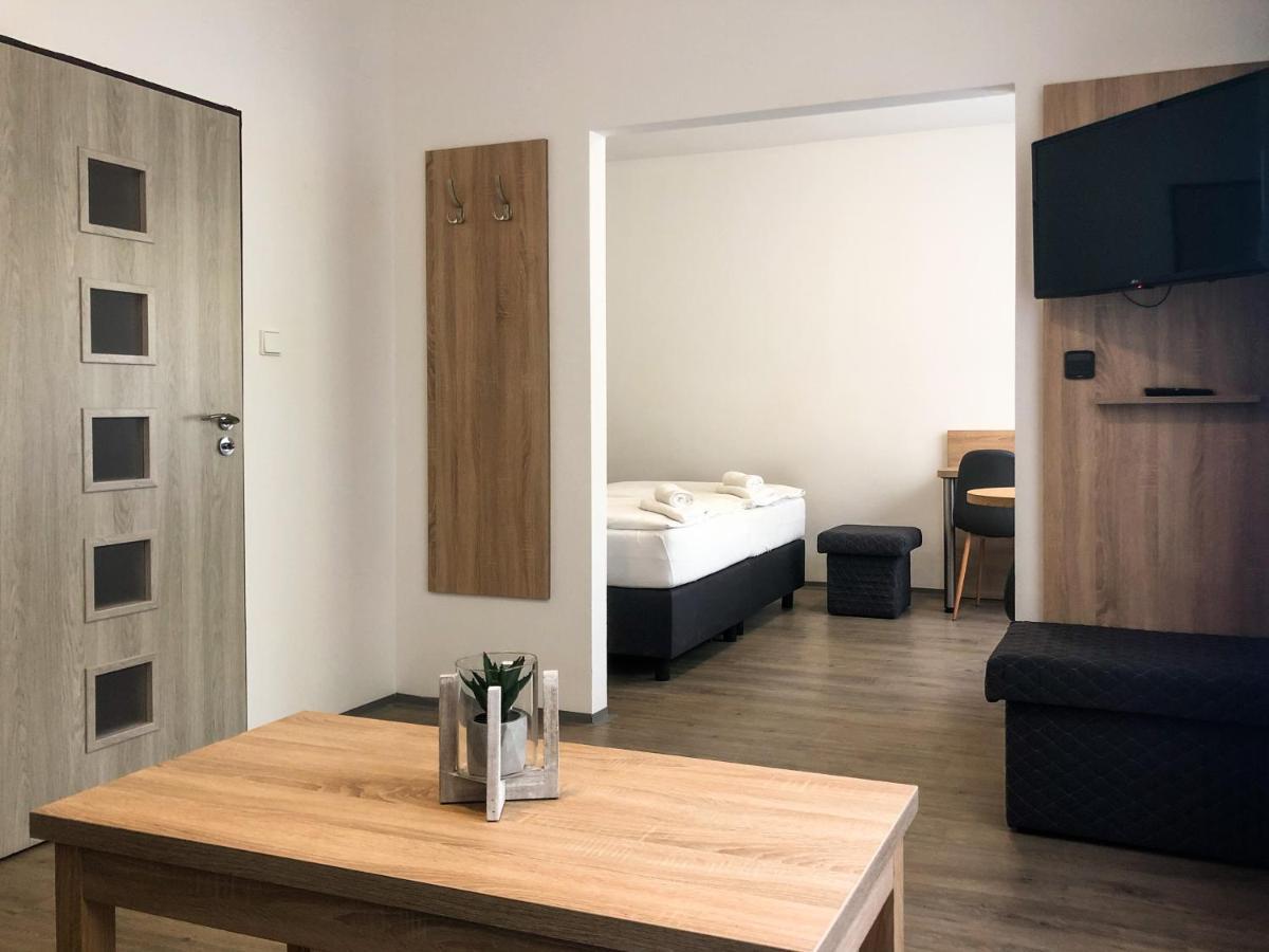 Hotel Bobr Хомутов Екстер'єр фото