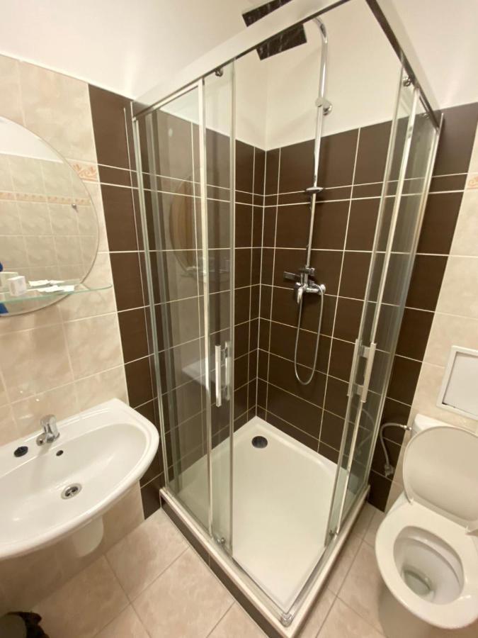 Hotel Bobr Хомутов Екстер'єр фото