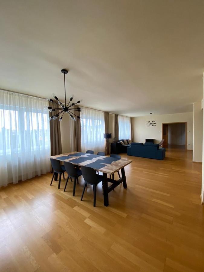 Hotel Bobr Хомутов Екстер'єр фото