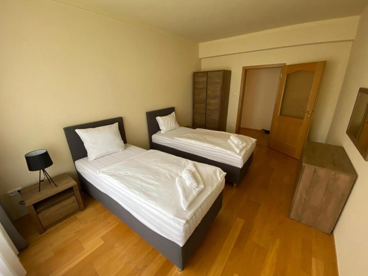Hotel Bobr Хомутов Екстер'єр фото