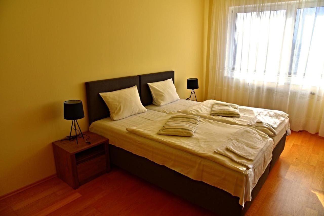Hotel Bobr Хомутов Екстер'єр фото