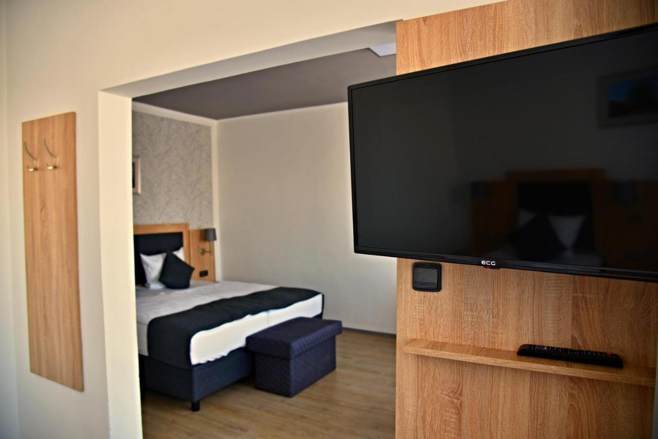 Hotel Bobr Хомутов Екстер'єр фото